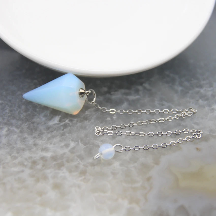 A loose quartz pendulum