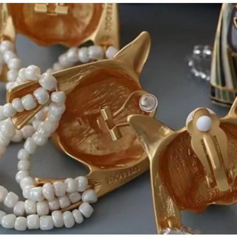 ear clip in the shape of an Egyptian cat