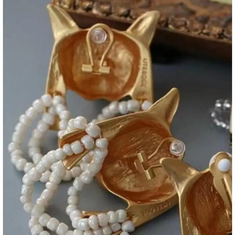 ear clip in the shape of an Egyptian cat