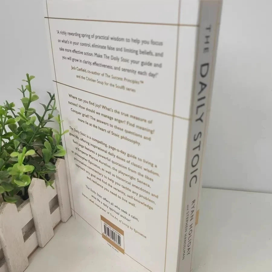 The Daily Stoic by Ryan Holiday 366 Meditations on Wisdom Perseverance and the Art of Living Book Libros